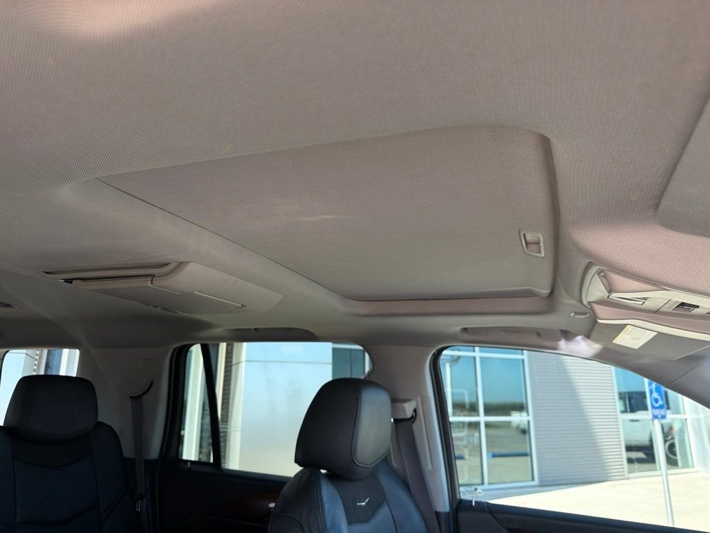 Used 2015 Cadillac Escalade Luxury RWD image 29