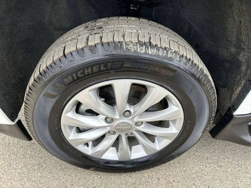Used 2023 Chrysler Voyager LX FWD image 11