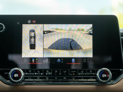 Used 2025 GMC Canyon AT4 w/ Technology Plus Package AWD/4WD image 31