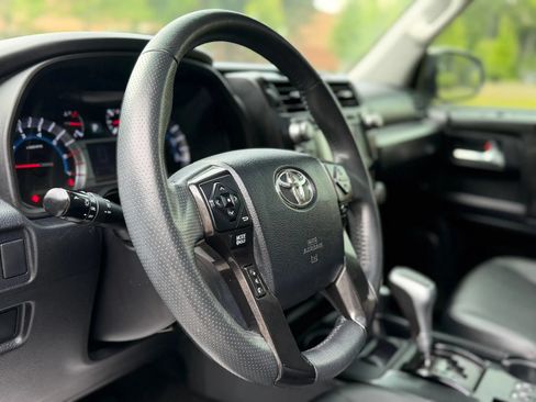 Used 2019 Toyota 4Runner TRD Off-Road Premium AWD/4WD image 8