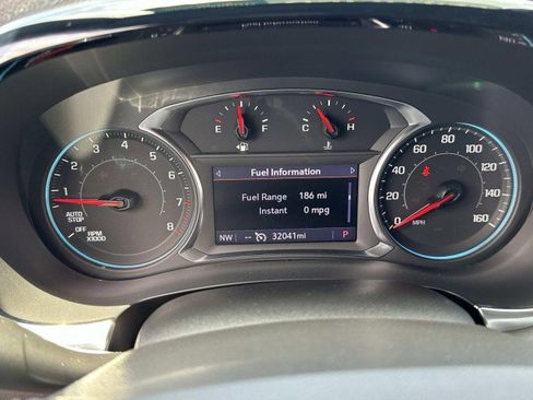 Used 2023 Chevrolet Traverse LT image 28