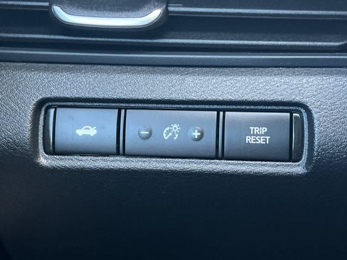 Used 2025 Nissan Altima 2.5 SV FWD image 31