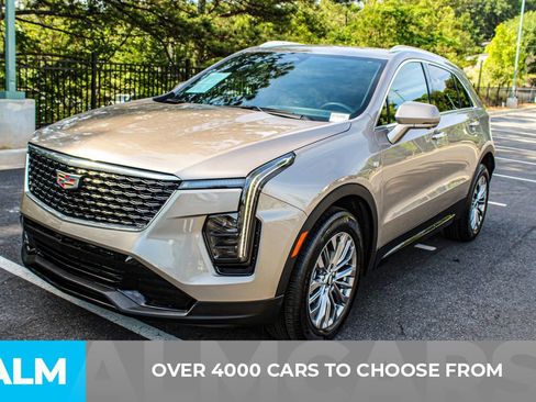 Used 2025 Cadillac XT4 Premium Luxury FWD image 3