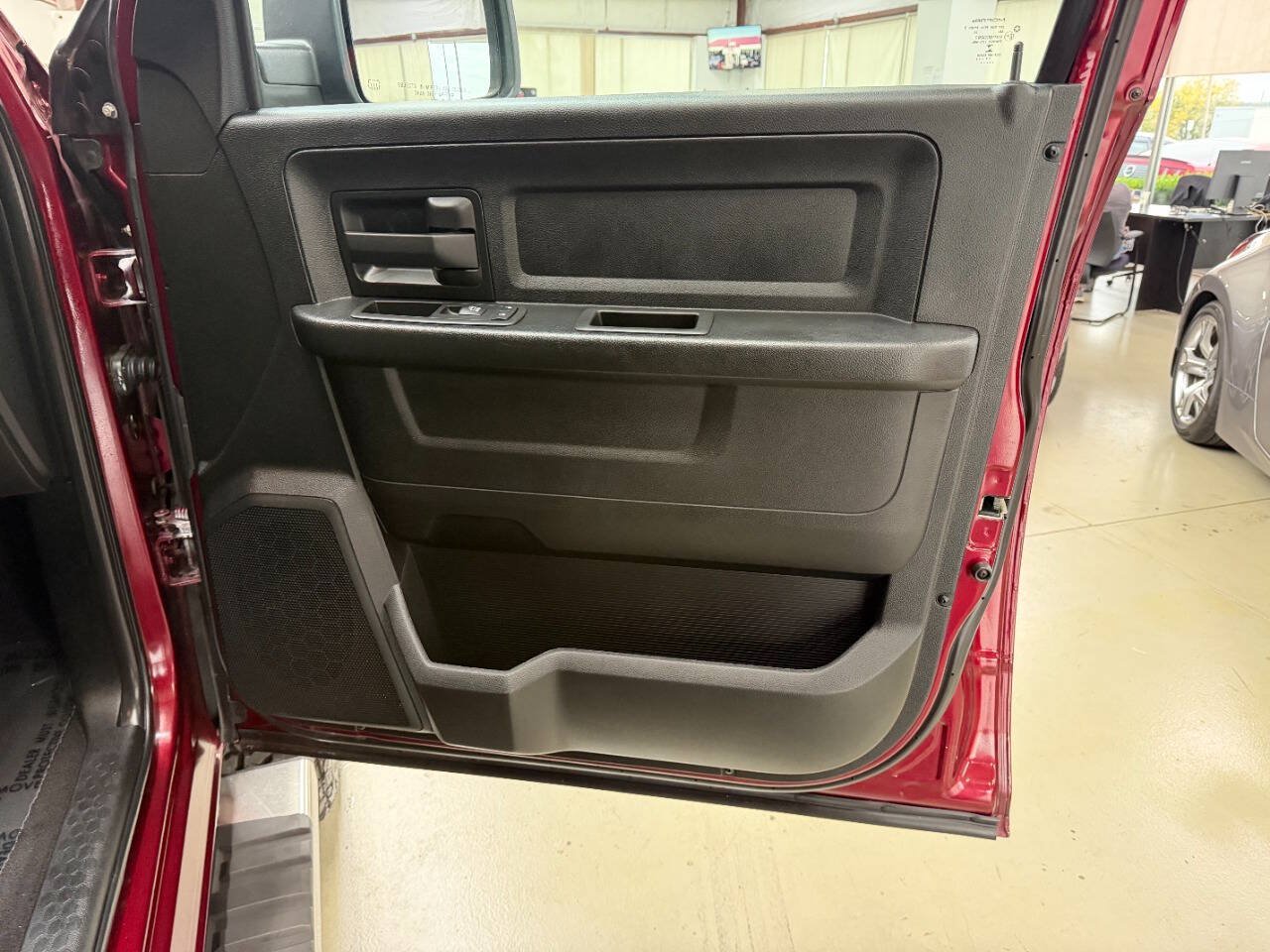 Used 2018 RAM 1500 Express w/ Express Value Package AWD/4WD image 16