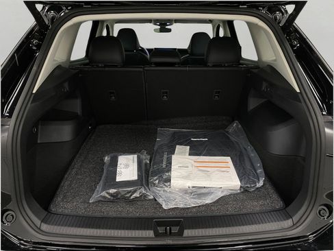 New 2025 Volkswagen Tiguan SE image 5