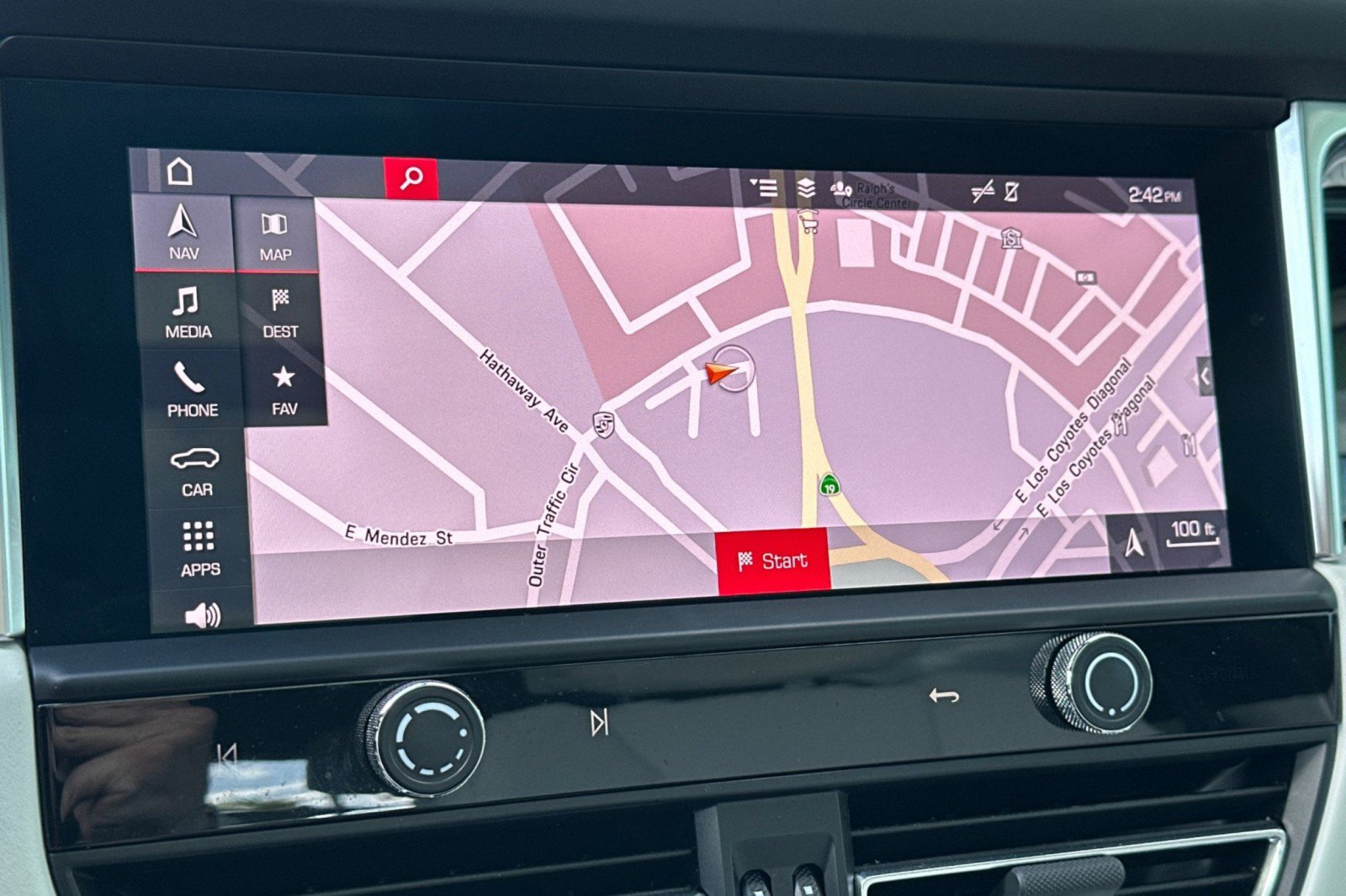 Certified 2023 Porsche Macan AWD/4WD image 19