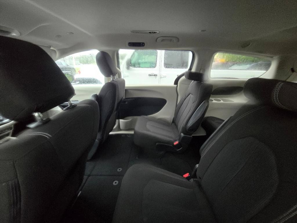 Used 2023 Chrysler Voyager LX FWD image 5
