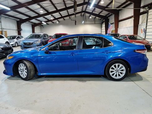 Used 2020 Toyota Camry LE FWD image 3