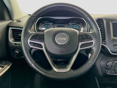 Used 2019 Jeep Cherokee Latitude w/ Cold Weather Group AWD/4WD image 17