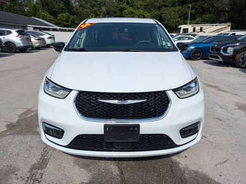 Used 2024 Chrysler Pacifica Limited FWD image 9