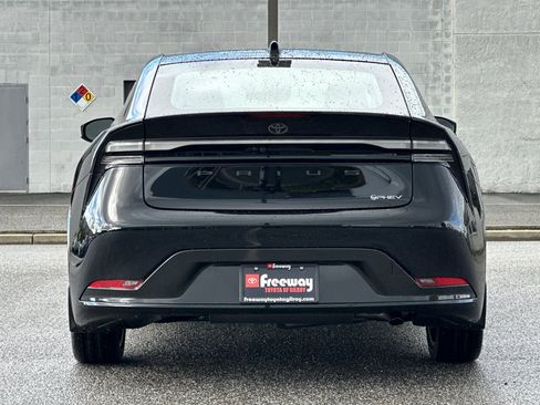 New 2026 Toyota Prius Plug-In Hybrid FWD image 5