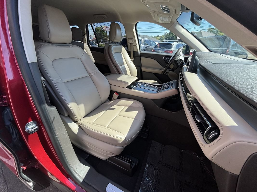 Used 2021 Lincoln Aviator 2WD w/ Elements Package image 16