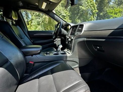 Used 2018 Jeep Grand Cherokee Limited AWD/4WD image 23