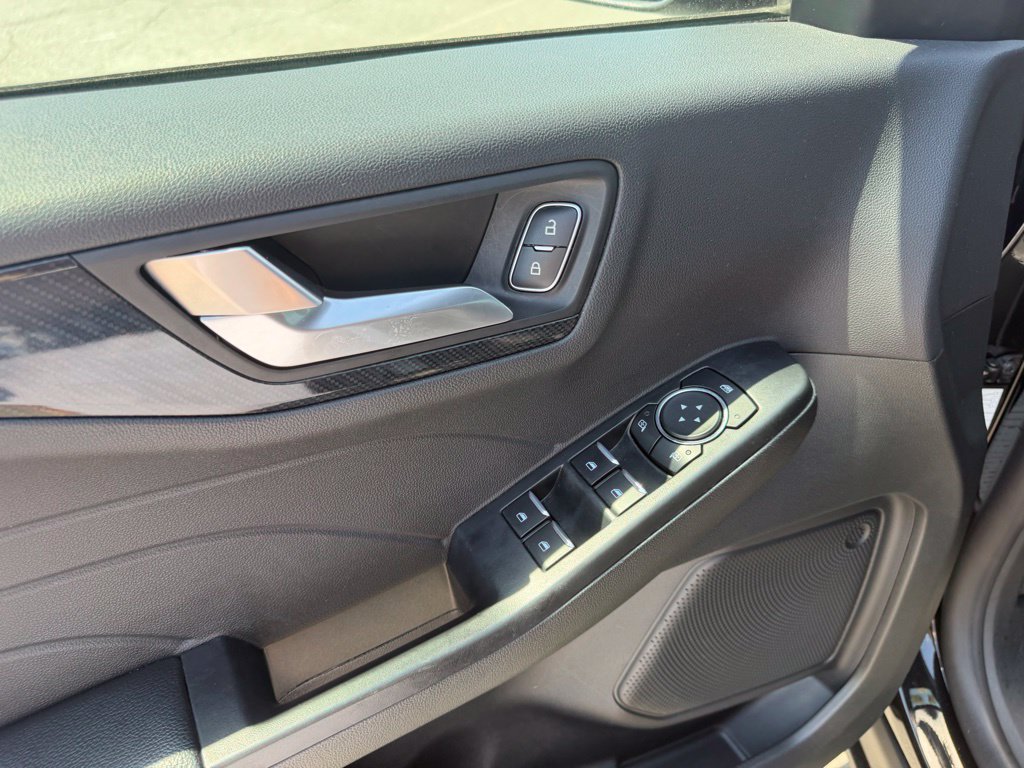 Used 2025 Ford Escape ST-Line FWD image 13