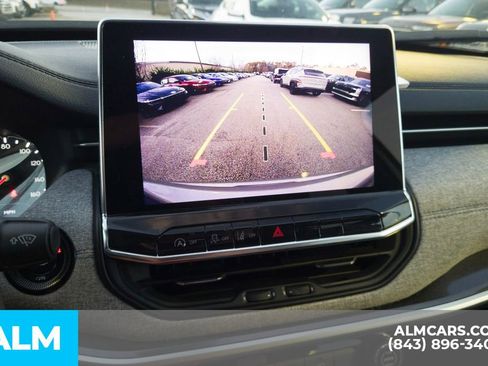 Used 2024 Jeep Compass Latitude image 9