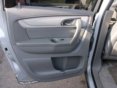 Used 2017 Chevrolet Traverse LS AWD/4WD image 21