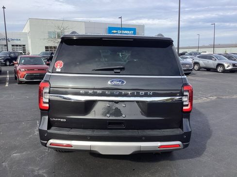 Used 2023 Ford Expedition Limited image 3