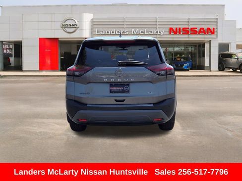 Used 2023 Nissan Rogue SV image 5