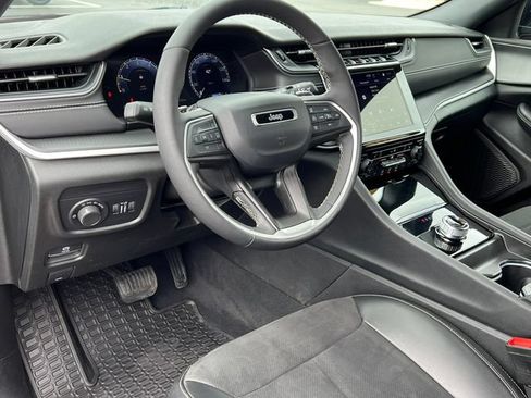 Used 2024 Jeep Grand Cherokee Altitude AWD/4WD image 17