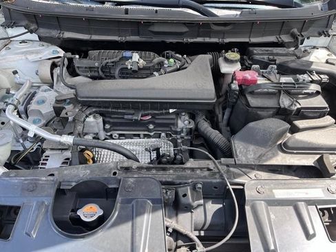 Used 2018 Nissan Rogue SV w/ Premium Package FWD image 9
