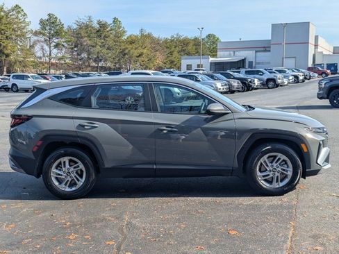 Used 2025 Hyundai Tucson SE image 8