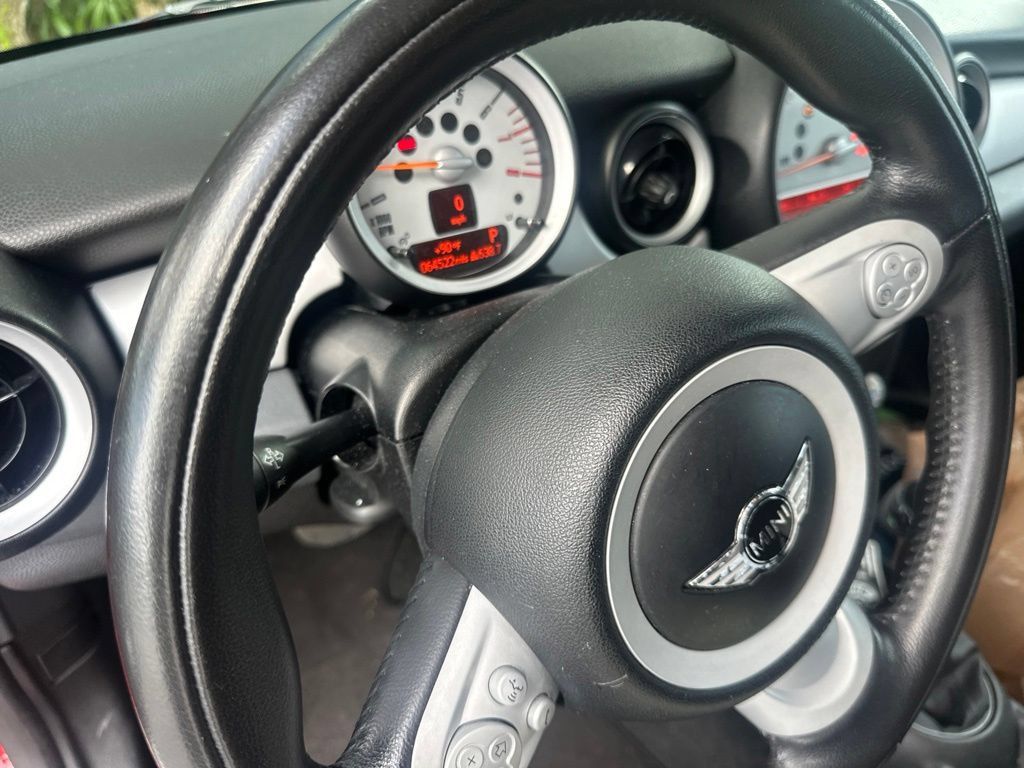 Used 2010 MINI Cooper Hardtop FWD image 2