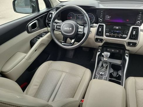 Used 2022 Kia Sorento S w/ Panoramic Sunroof Package FWD image 13