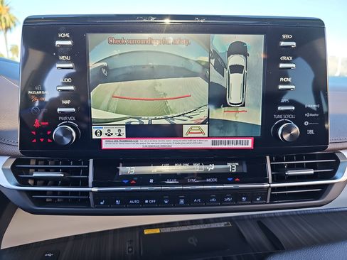 Used 2024 Toyota Sienna Platinum image 24