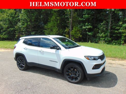 Certified 2025 Jeep Compass Latitude w/ Convenience Group AWD/4WD image 10