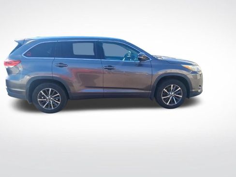 Used 2018 Toyota Highlander XLE AWD/4WD image 7