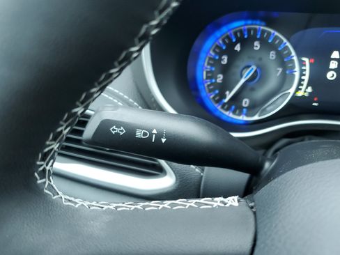 New 2026 Chrysler Pacifica Select image 21