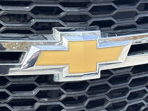 Used 2018 Chevrolet Suburban LT image 7