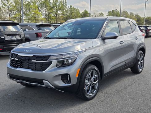 New 2026 Kia Seltos LX FWD image 3