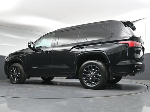 Used 2023 Toyota Sequoia Platinum image 38