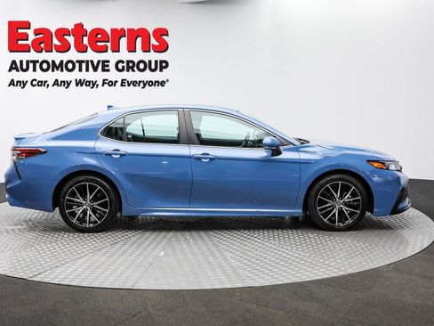 Used 2023 Toyota Camry SE image 4