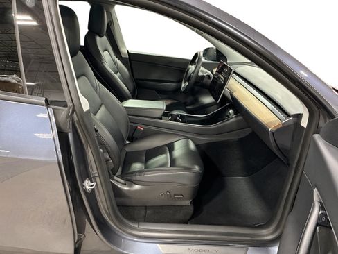 Certified 2021 Tesla Model Y Long Range AWD/4WD image 13