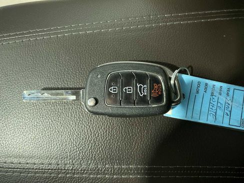 Used 2017 Hyundai Santa Fe Sport image 20