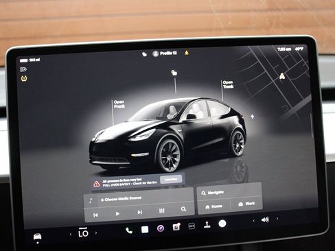 Used 2023 Tesla Model Y 2WD image 18