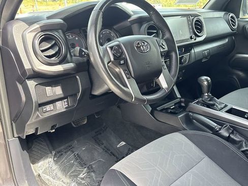 Used 2021 Toyota Tacoma TRD Sport w/ Technology Package AWD/4WD image 18