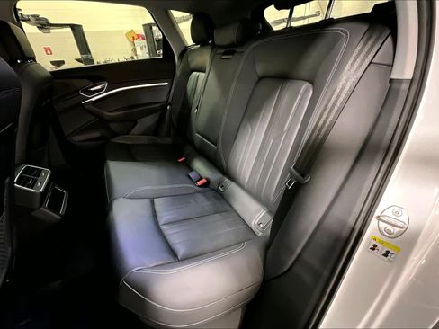 Certified 2022 Audi e-tron Premium image 20