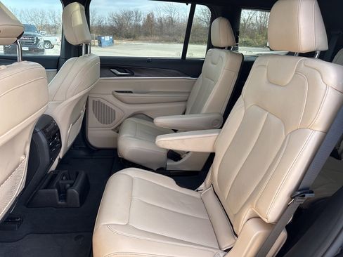 Used 2024 Jeep Grand Cherokee L Limited w/ Luxury Tech Group II image 23