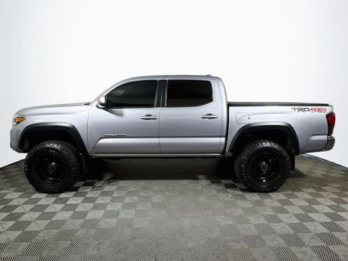 Certified 2018 Toyota Tacoma TRD Off-Road AWD/4WD image 4