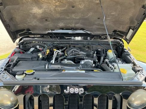 Used 2012 Jeep Wrangler Unlimited Rubicon w/ Dual Top Group AWD/4WD image 30