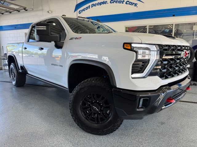 Used 2024 Chevrolet Silverado 2500 ZR2 w/ Technology Package AWD/4WD image 2