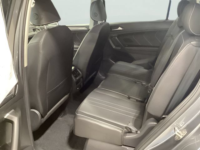 Certified 2023 Volkswagen Tiguan SE FWD image 12