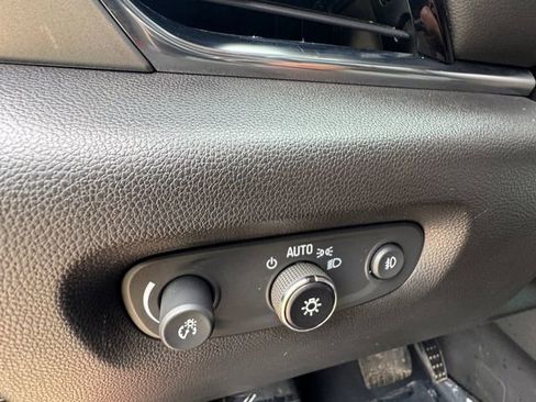 Used 2021 Chevrolet Traverse LT FWD image 6