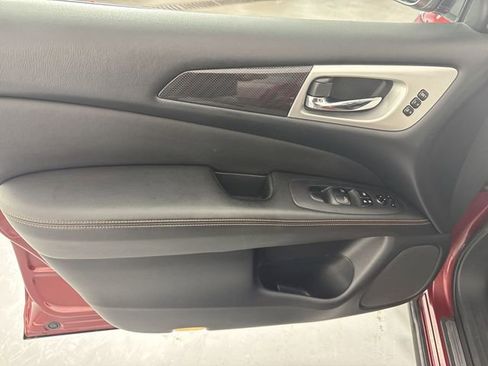 Used 2019 Nissan Pathfinder SL AWD/4WD image 21