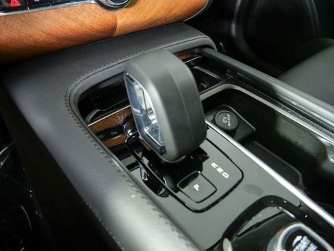 Used 2023 Volvo XC90 B6 Plus w/ Protection Package Premier AWD/4WD image 15