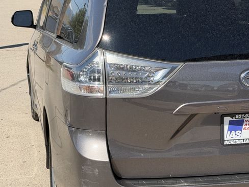 Used 2011 Toyota Sienna SE w/ Preferred Pkg FWD image 23