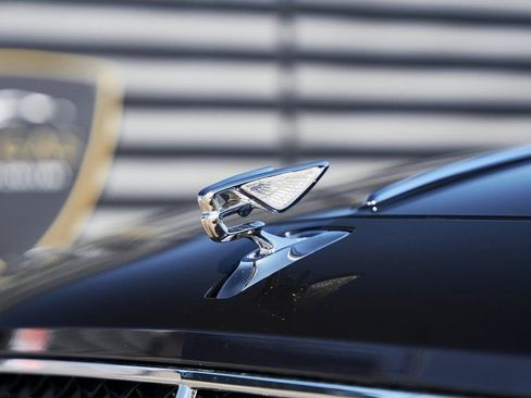 Used 2024 Bentley Flying Spur V8 image 8